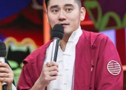 吃瓜娱乐主持人是谁,揭秘主持人身份之谜