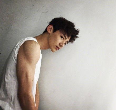 娱乐圈理性吃瓜白敬亭,娱乐圈理性吃瓜者的智慧与坚守